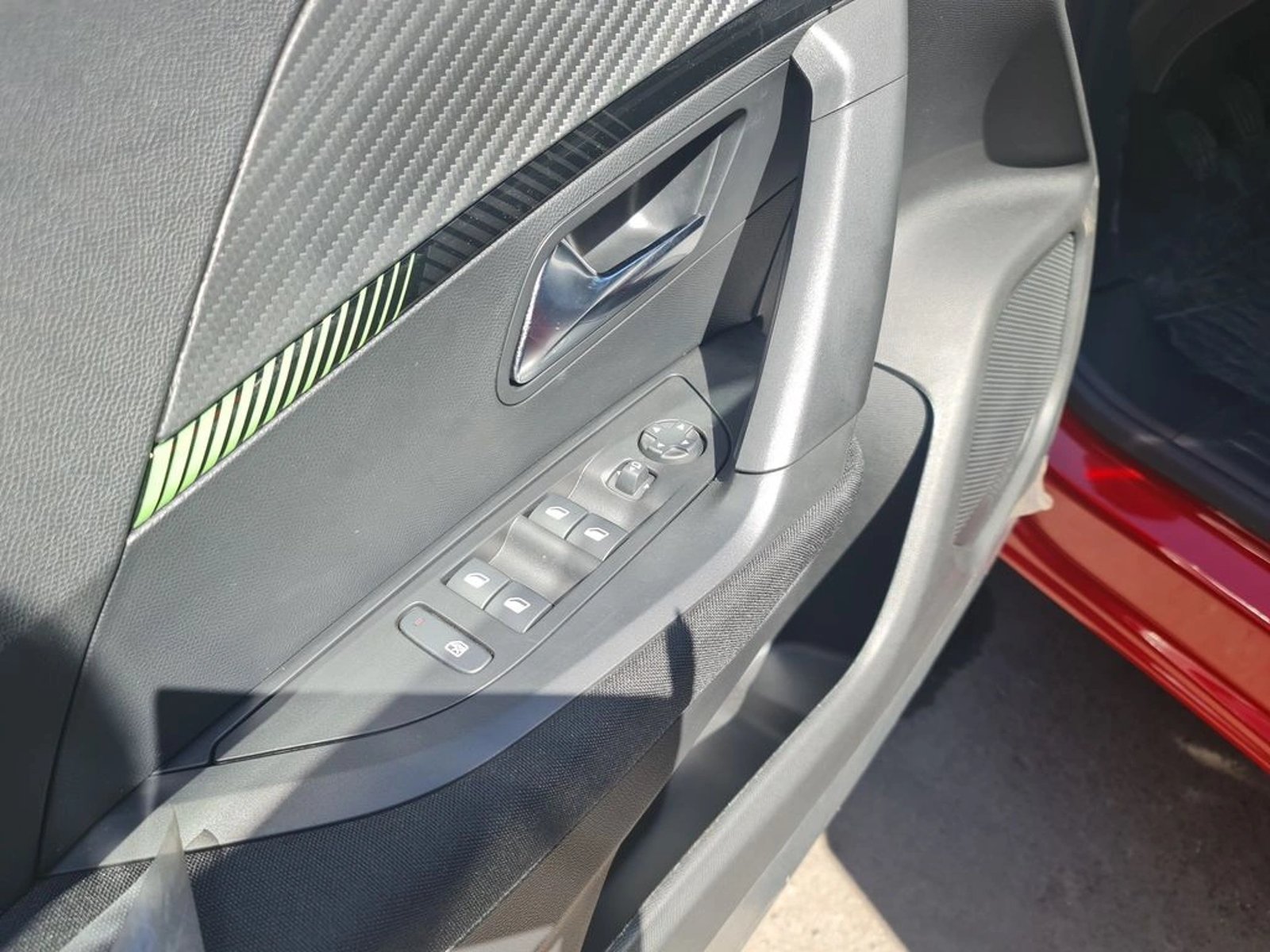 PEUGEOT 2008 MCA Active Puretech 130 2025 - Imagen 16 de 17
