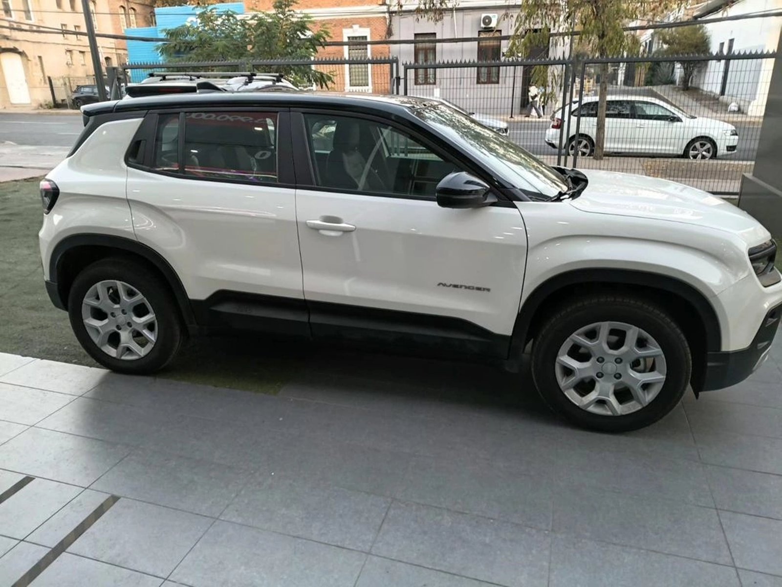 JEEP AVENGER 1.2 MT 2025 - Imagen 4 de 20