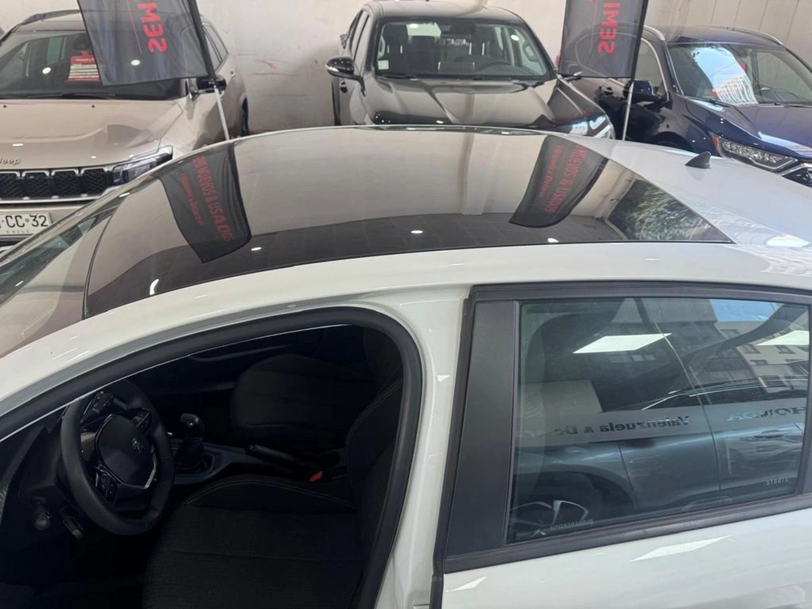 PEUGEOT 208 ALLURE 1.2  82HP 2023 - Imagen 8 de 19