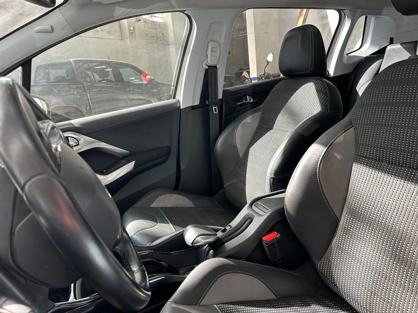Peugeot 2008 BLUE HDI 1.5 AUT 2020 - Foto 3 de 8