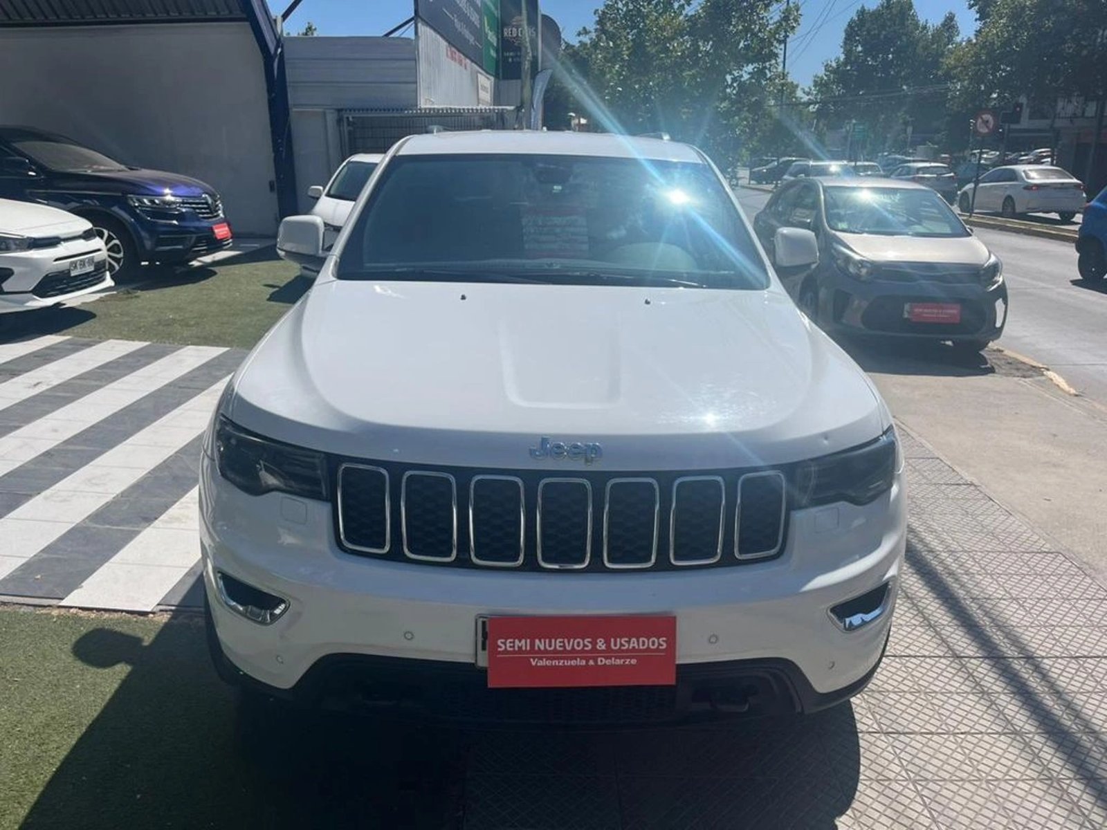 Jeep GRAND CHEROKEE Laredo Sport 2019 - Foto 2 de 12
