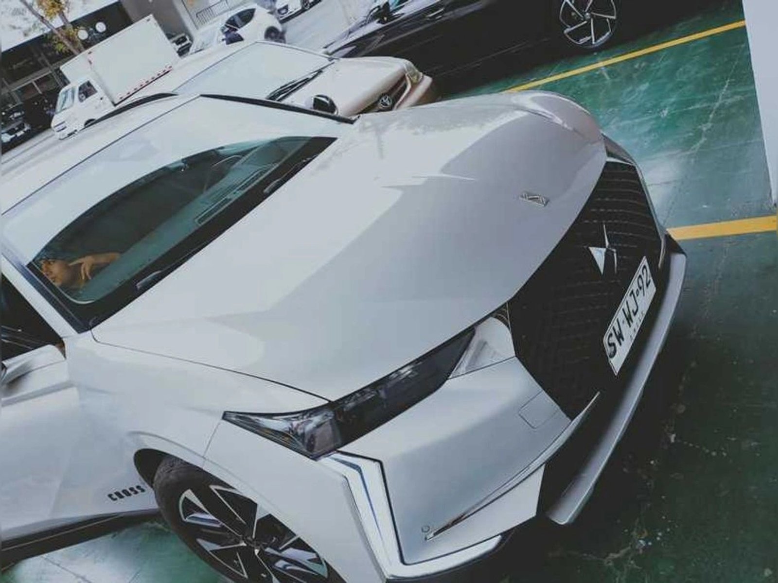 DS DS 4 CROSS BLUEHDI 1.5 AUT 2023 - Imagen 4 de 8