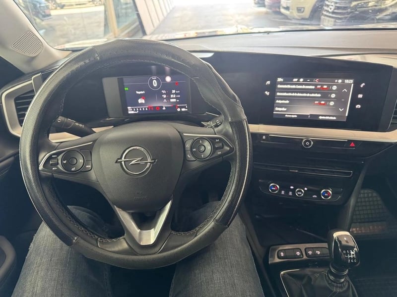 Opel MOKKA 1.2T ELEGANCE 4X2 MT6 5P 2022 - Imagen 9 de 11