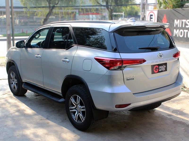 Toyota FORTUNER 2.7 SR5 4X2 AT 2025 - Imagen 6 de 10
