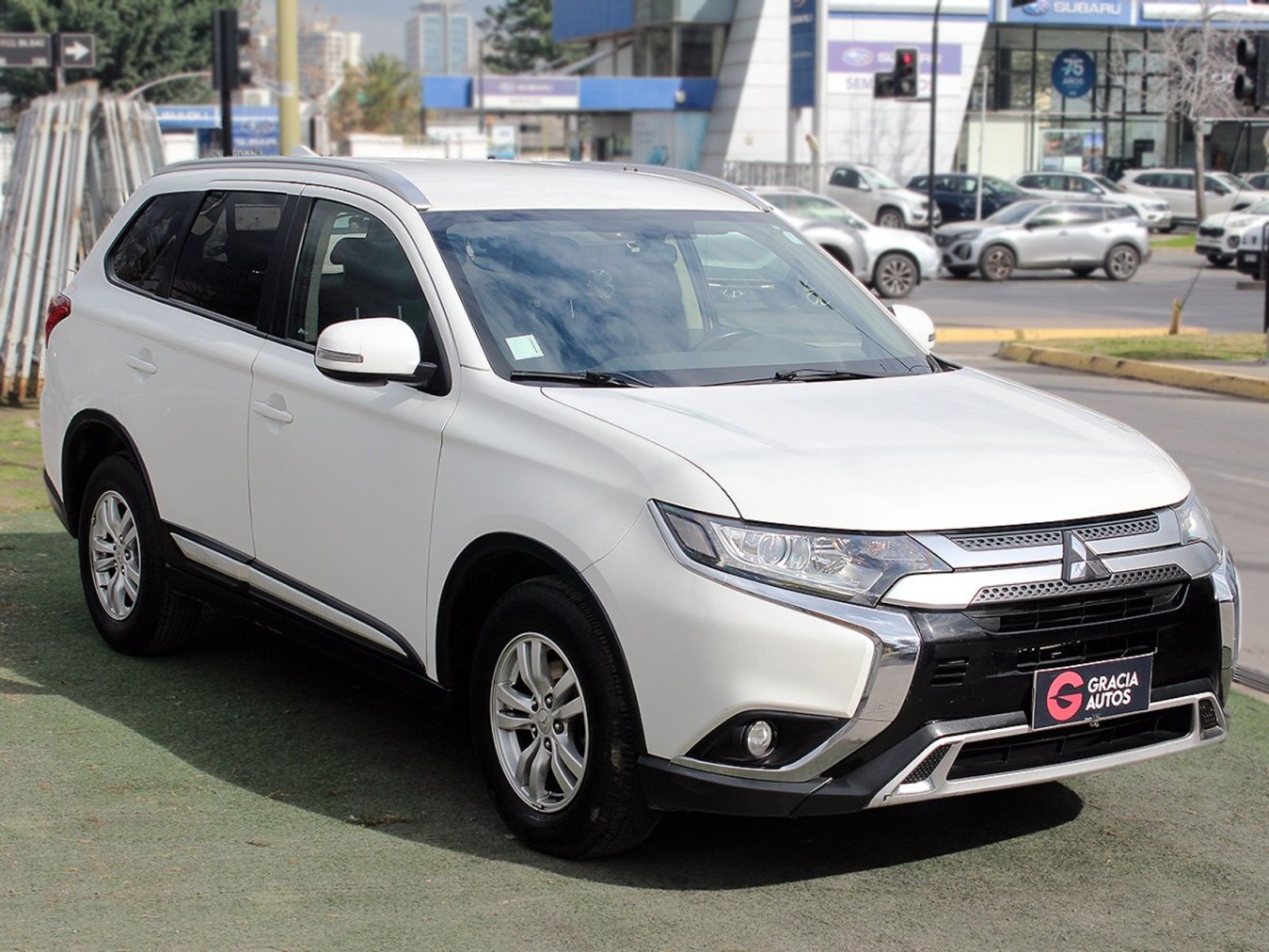 Mitsubishi OUTLANDER 2.0 4X2 AT 5P 2020 - Imagen 3 de 10