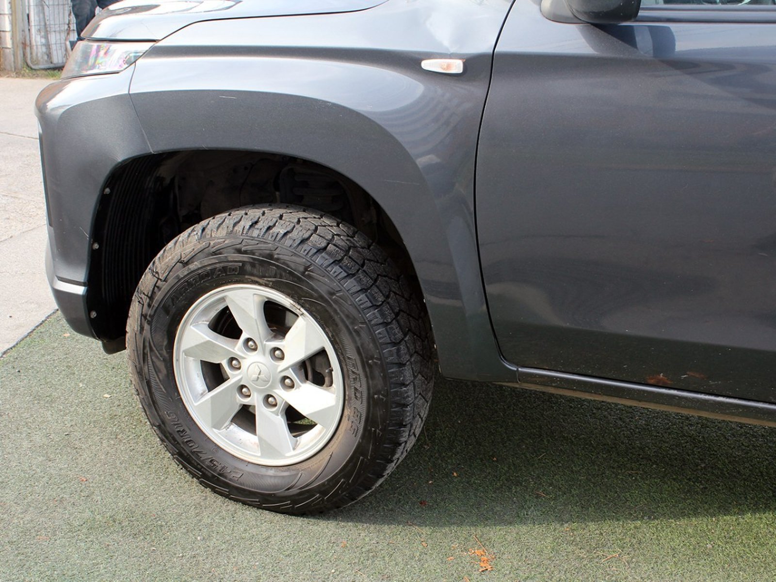 Mitsubishi L200 WORK CR 2.4 2023 - Imagen 8 de 10