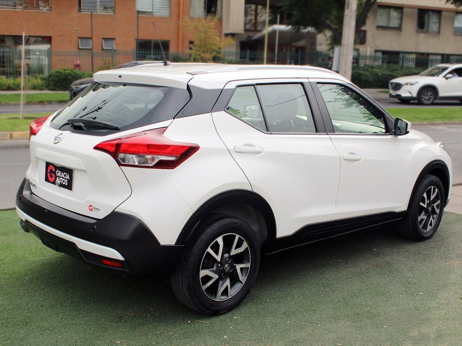 Nissan KICKS SENSE MT 2020 - Foto 4 de 10