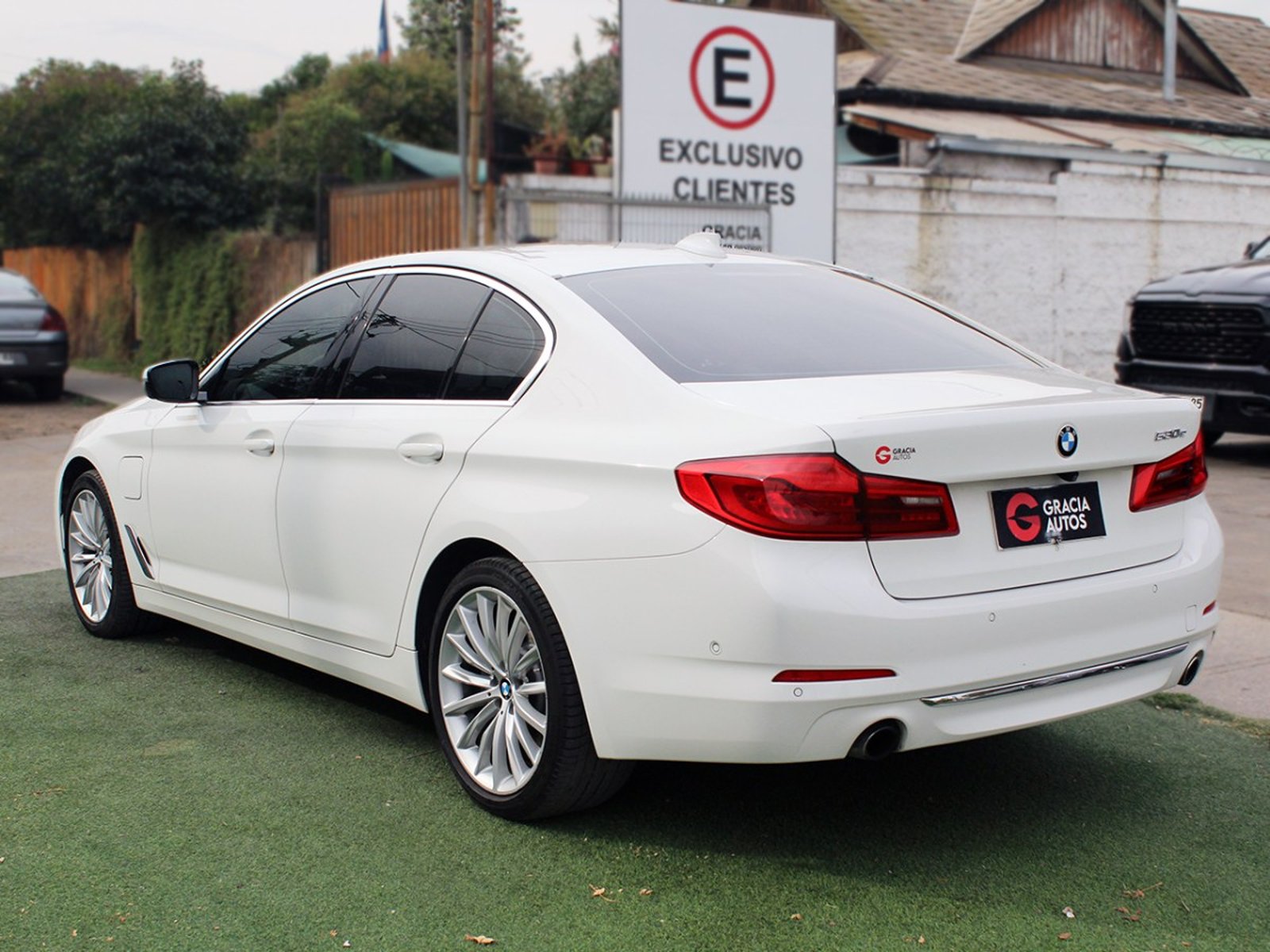 BMW 530 E iPERFORMANCE LUXURY HIBRIDO 2021 - Imagen 6 de 10