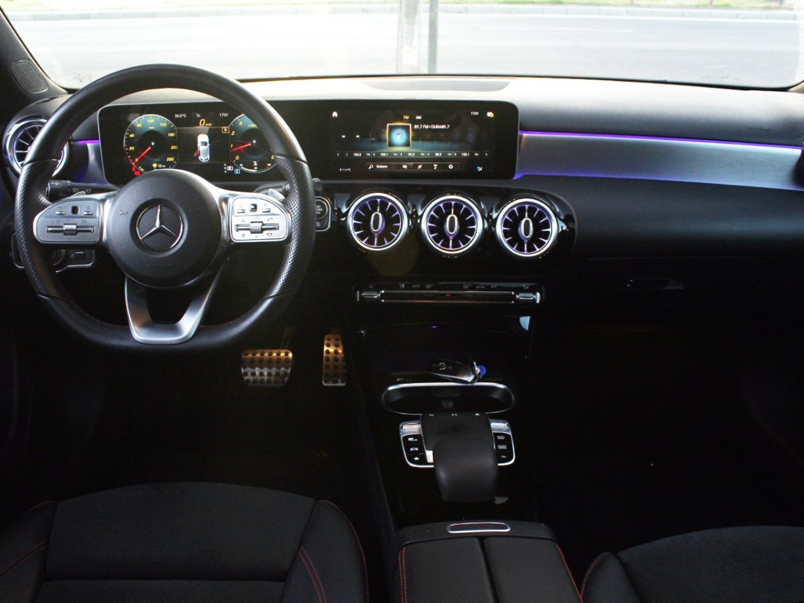 MERCEDES-BENZ A250 AMG LINE 2.0 2020 - Imagen 9 de 10