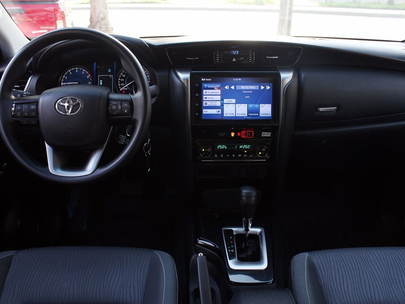 Toyota FORTUNER 2.7 SR5 4X2 AT 2025 - Imagen 9 de 10