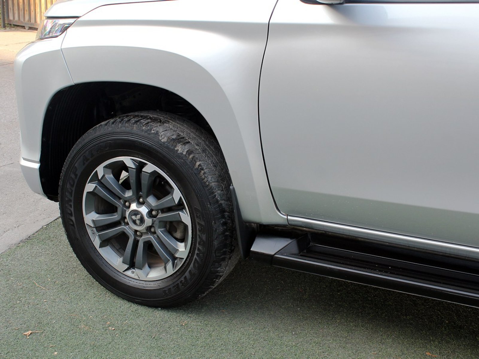 MITSUBISHI L200 DAKAR 2.4 AUT 4X4 2023 - Imagen 8 de 10