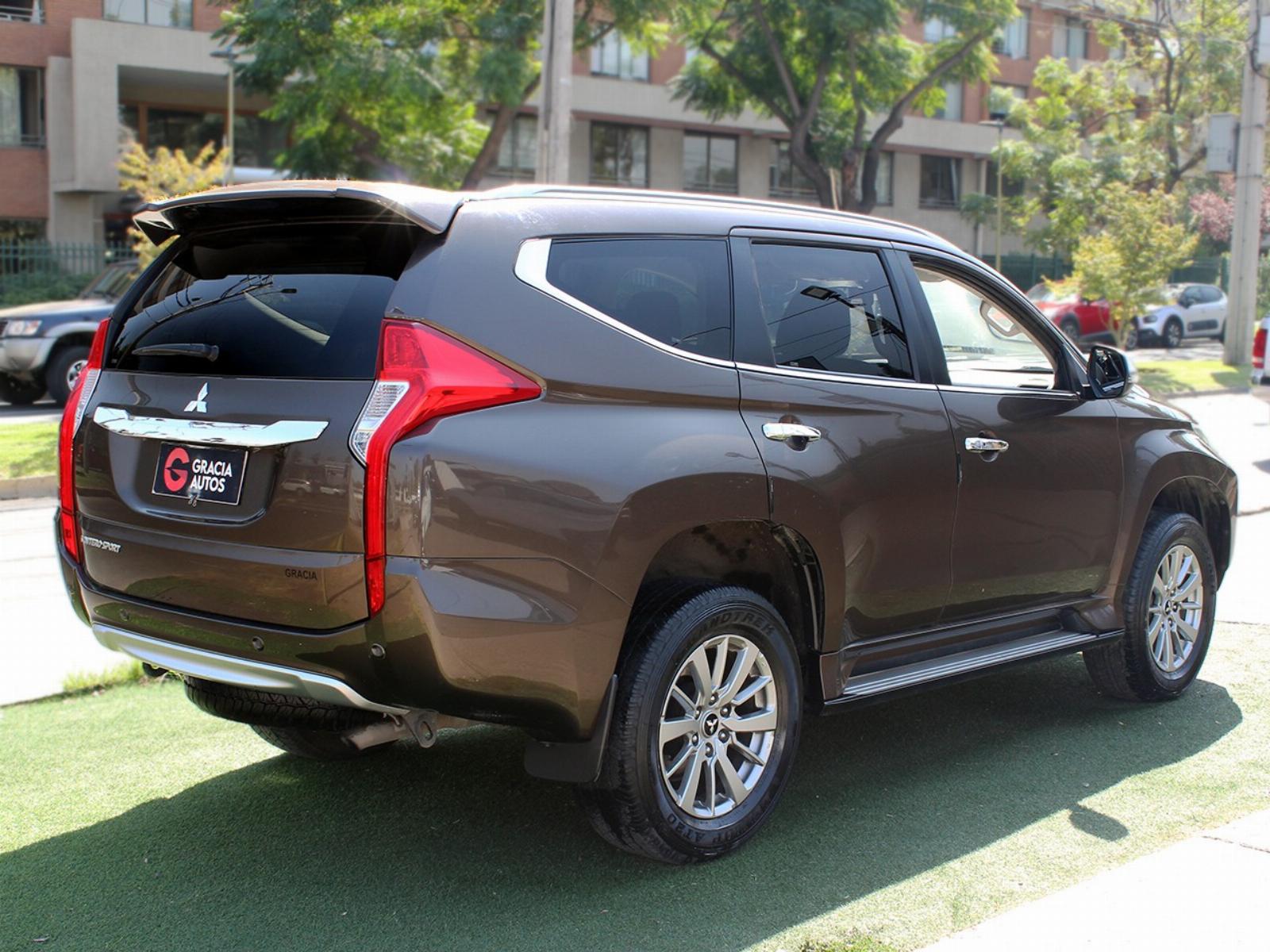 Mitsubishi MONTERO SPORT AT 4X2 2.4 DIESEL 2018 - Foto 4 de 8