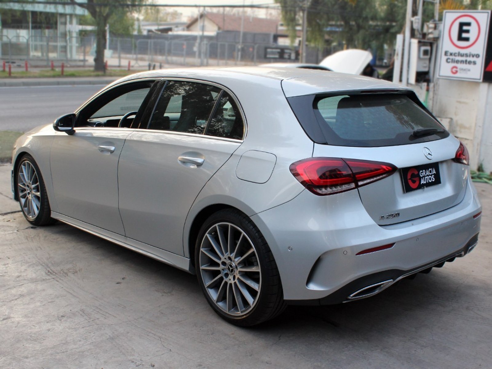MERCEDES-BENZ A250 AMG LINE 2.0 2020 - Imagen 6 de 10