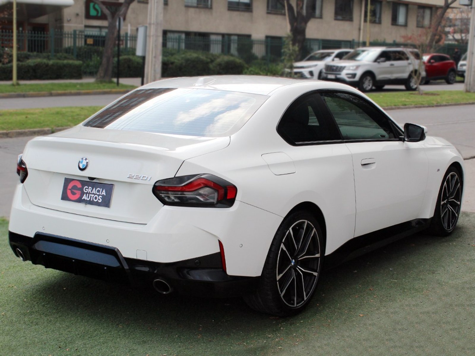 BMW 220 2.0 M SPORT COUPE PANTALLA CURVA 2025 - Foto 4 de 10