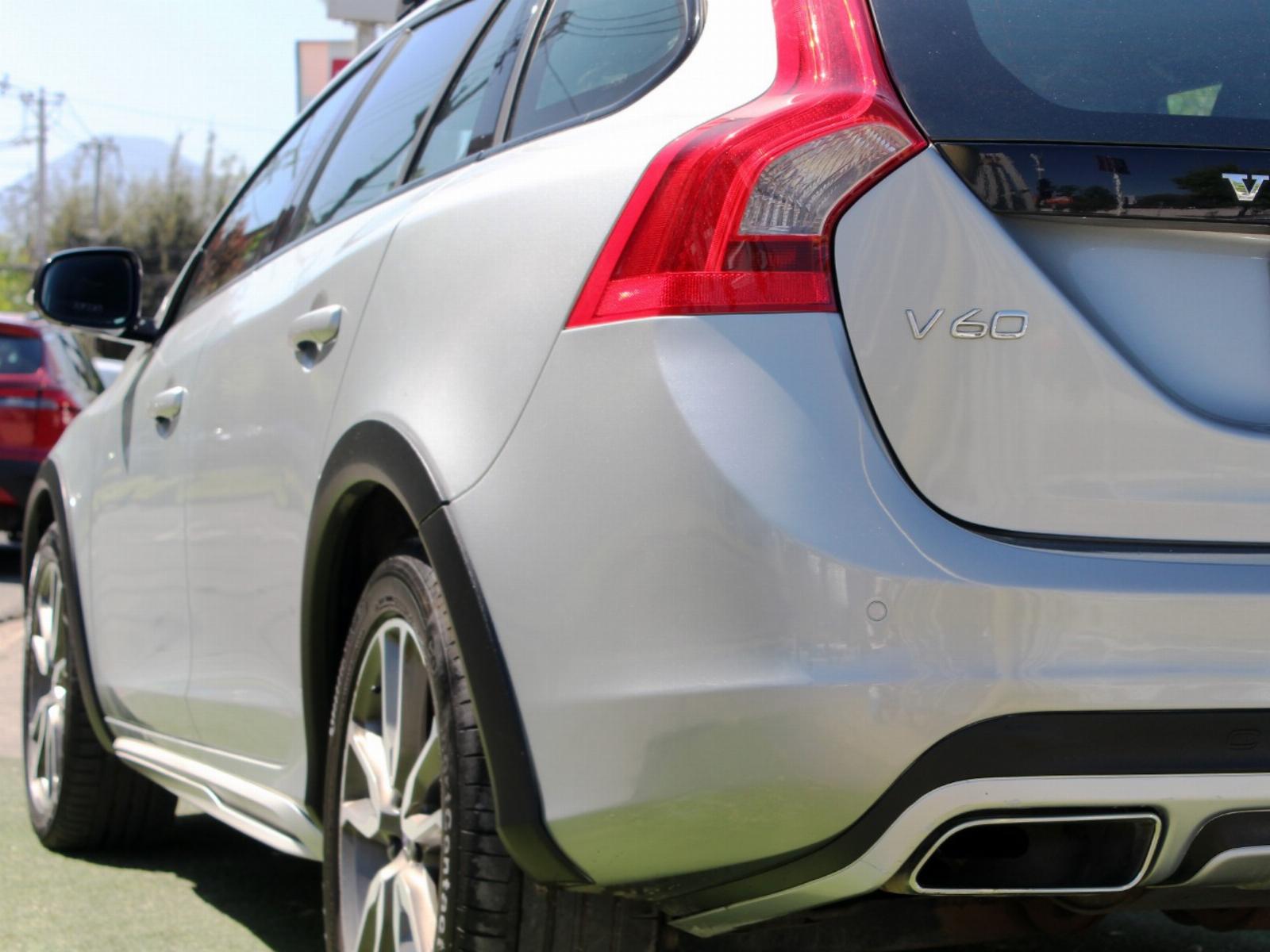 VOLVO V60 CC D4 COMFORT AWD 2.4 2017 - Imagen 7 de 8
