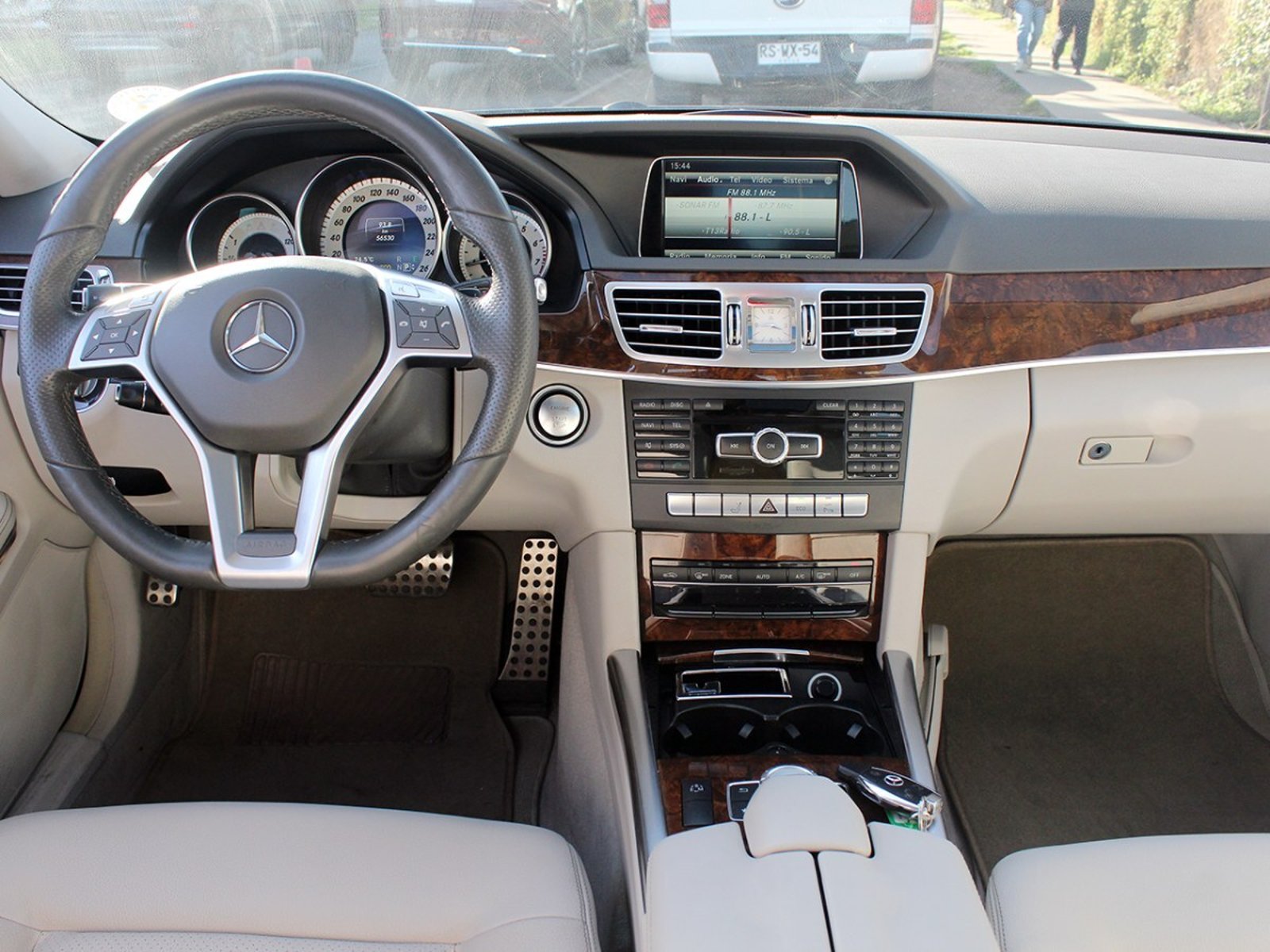 MERCEDES-BENZ E400 AVANTGARDE 2014 - Imagen 8 de 9