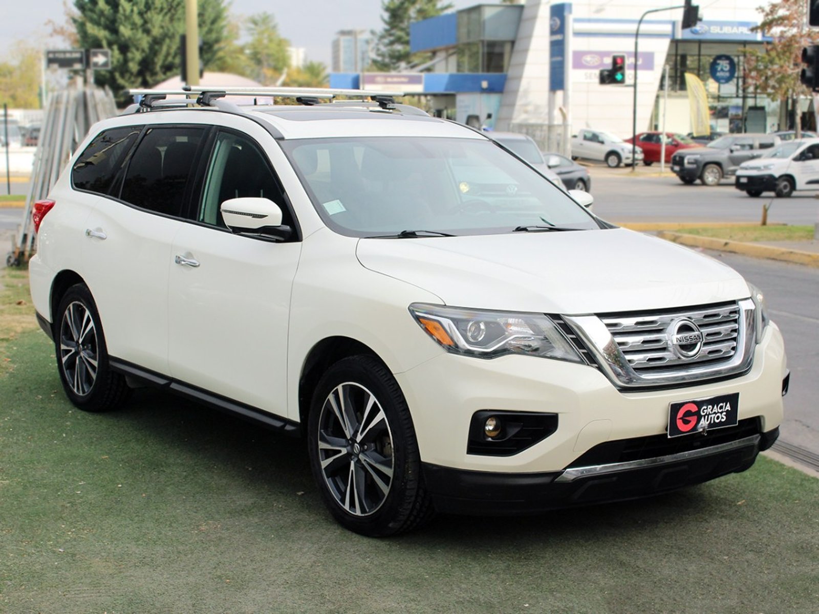 NISSAN PATHFINDER EXCLUSIVE 4X4 3.5 AUT 2017 - Imagen 3 de 10