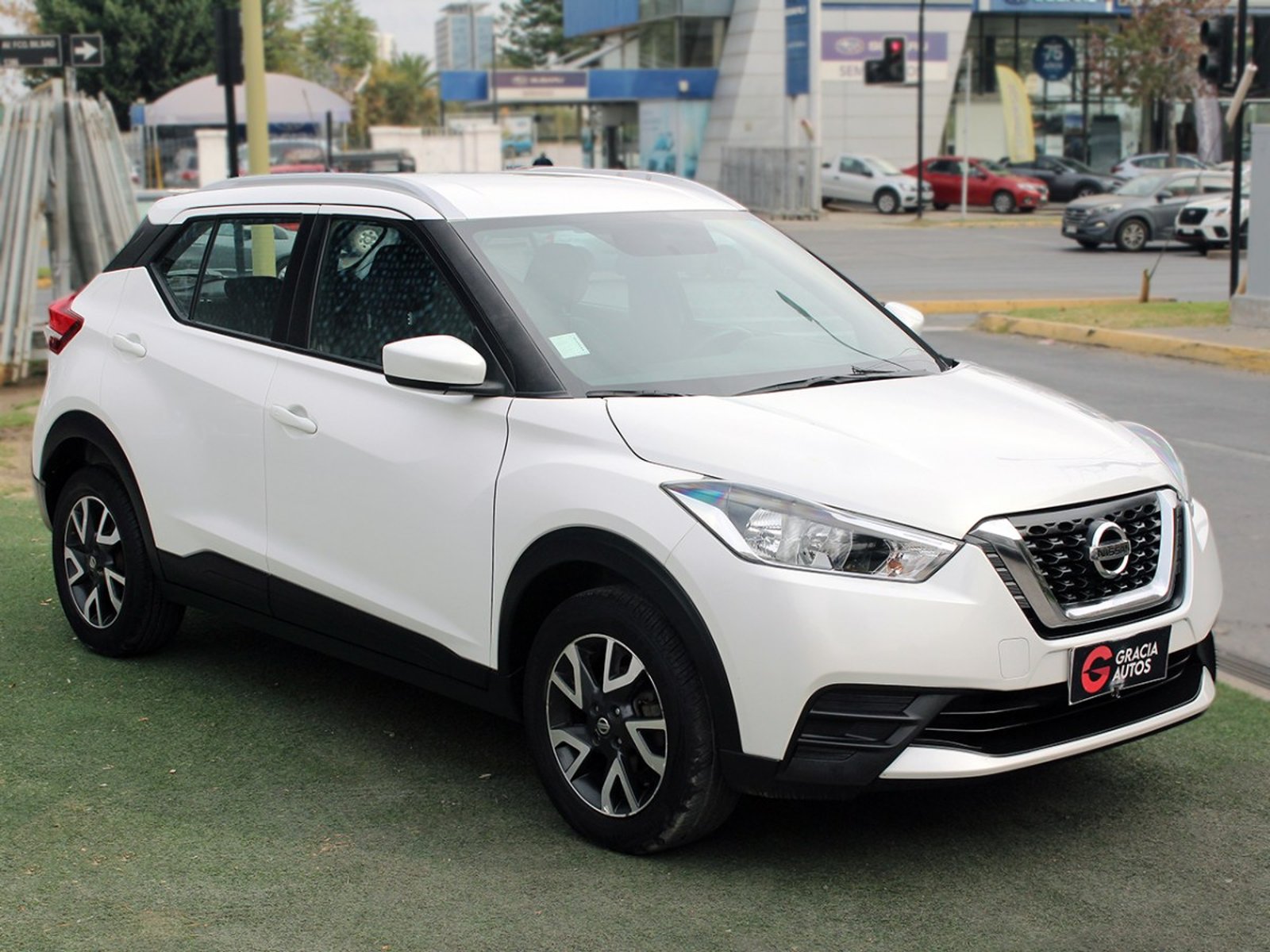 Nissan KICKS SENSE MT 2020 - Foto 3 de 10