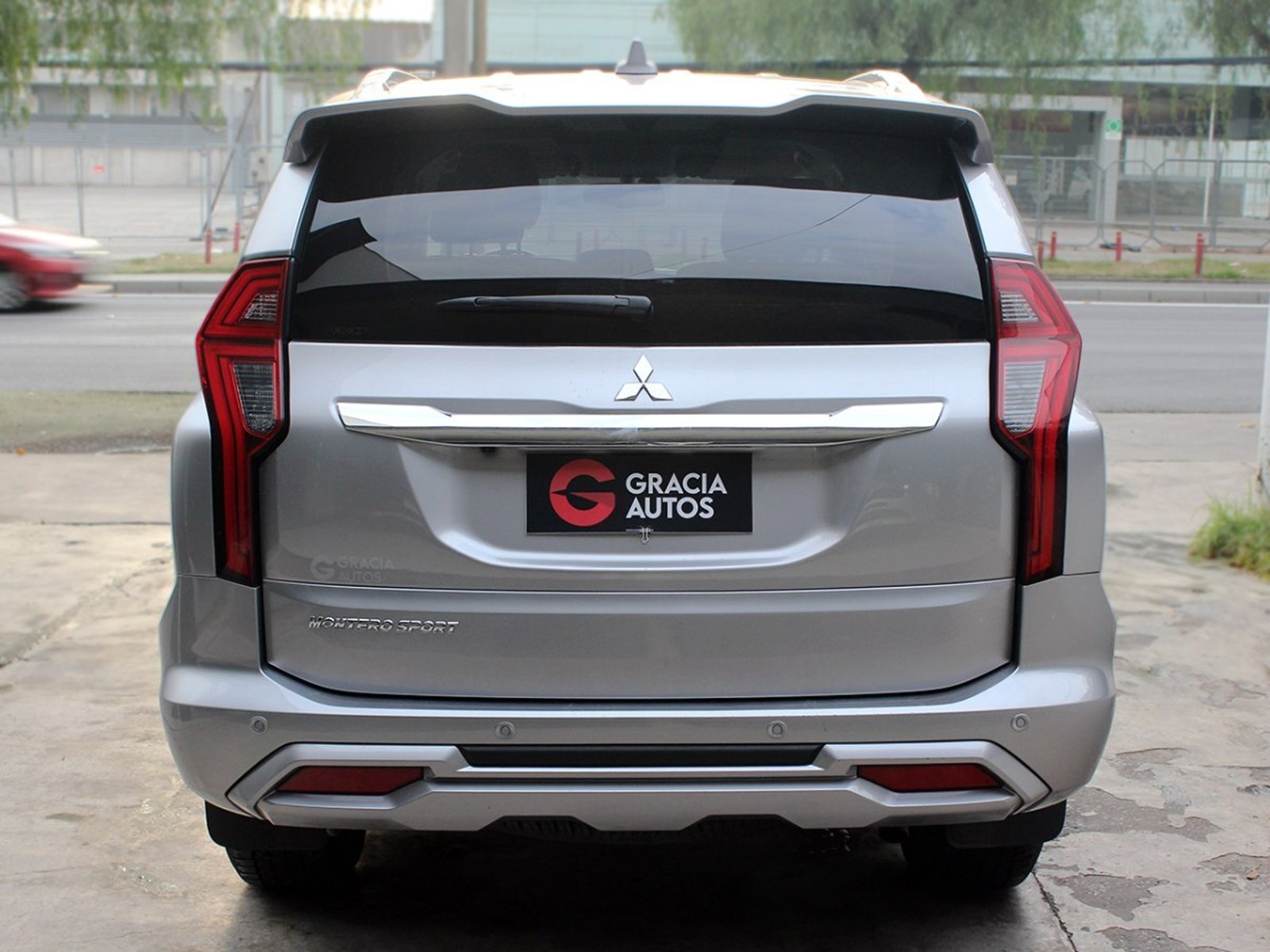 MITSUBISHI MONTERO SPORT 3.0 2WD AT 2025 - Imagen 5 de 10