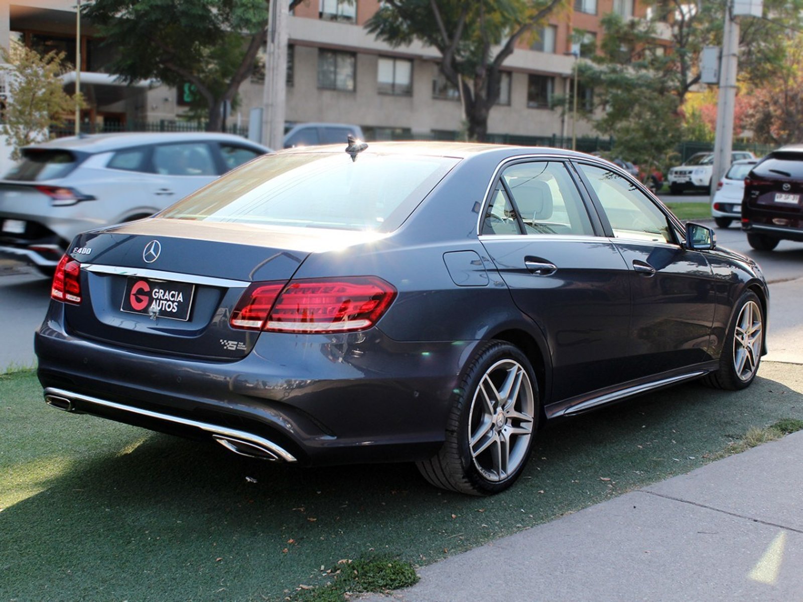 Mercedes-Benz E400 AVANTGARDE 2014 - Foto 4 de 10