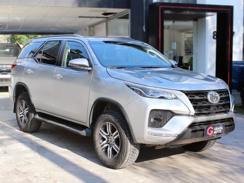 Toyota FORTUNER 2.7 SR5 4X2 AT 2025 - Imagen 3 de 10