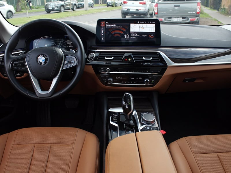 BMW 520 DIESEL 2.0 HERITAGE 2023 - Imagen 9 de 10
