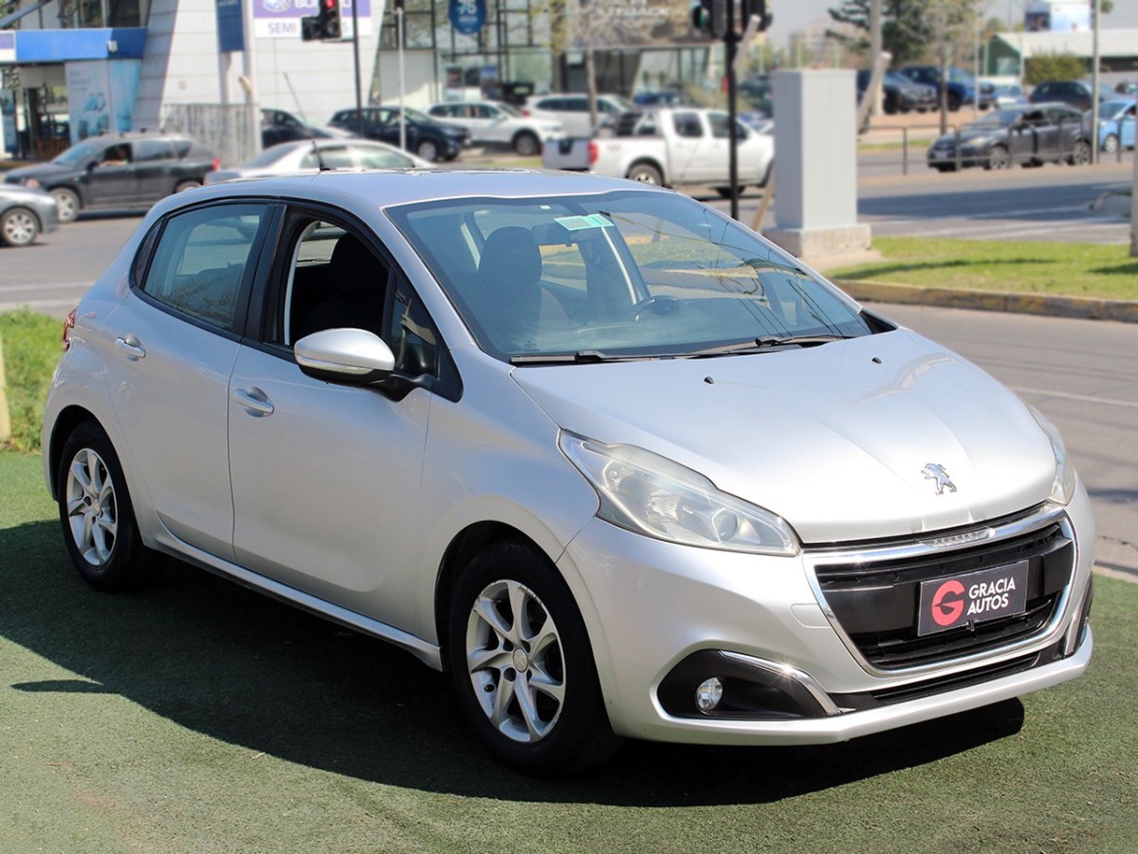 Peugeot 208 1.2 ACTIVE PURETECH 4X2 MT 5P 2018 - Foto 3 de 10