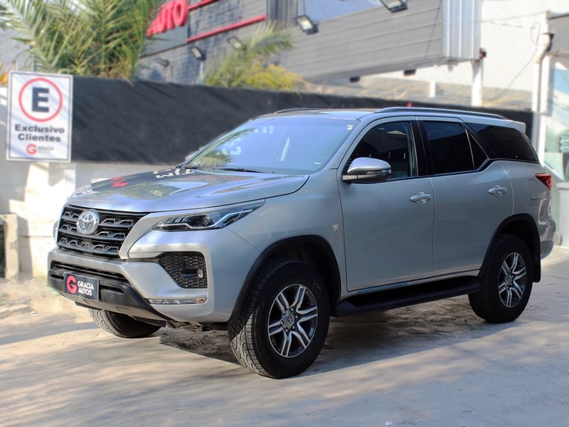 Toyota FORTUNER 2.7 SR5 4X2 AT 2025