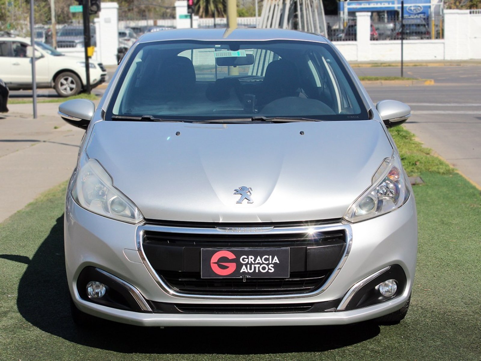 Peugeot 208 1.2 ACTIVE PURETECH 4X2 MT 5P 2018 - Foto 2 de 10