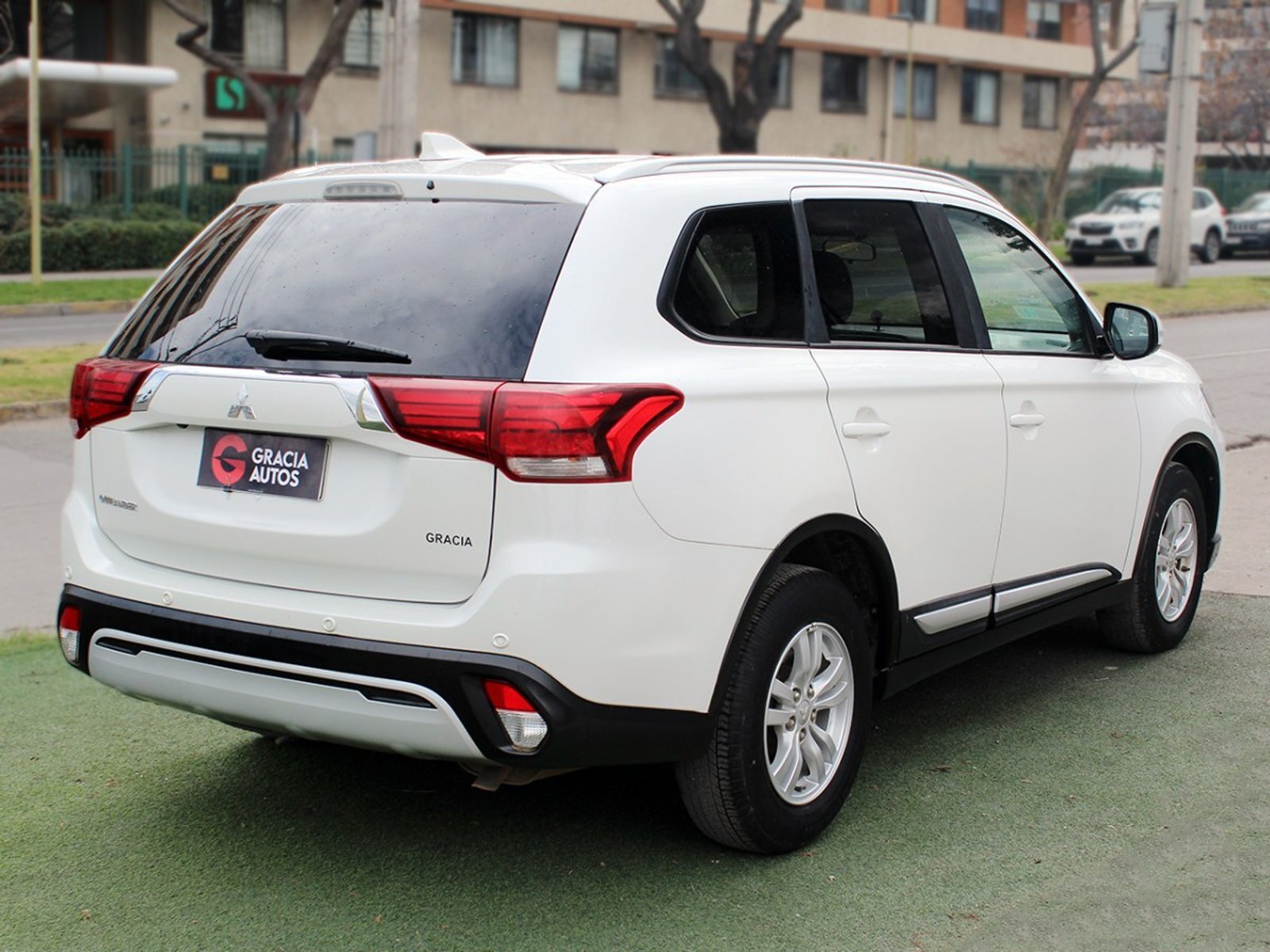 Mitsubishi OUTLANDER 2.0 4X2 AT 2021 - Imagen 4 de 10