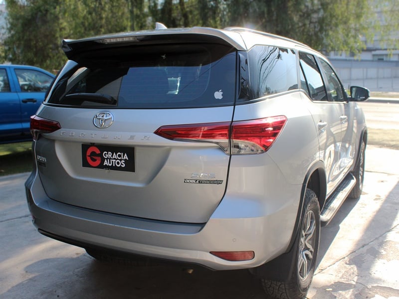 Toyota FORTUNER 2.7 SR5 4X2 AT 2025 - Imagen 4 de 10