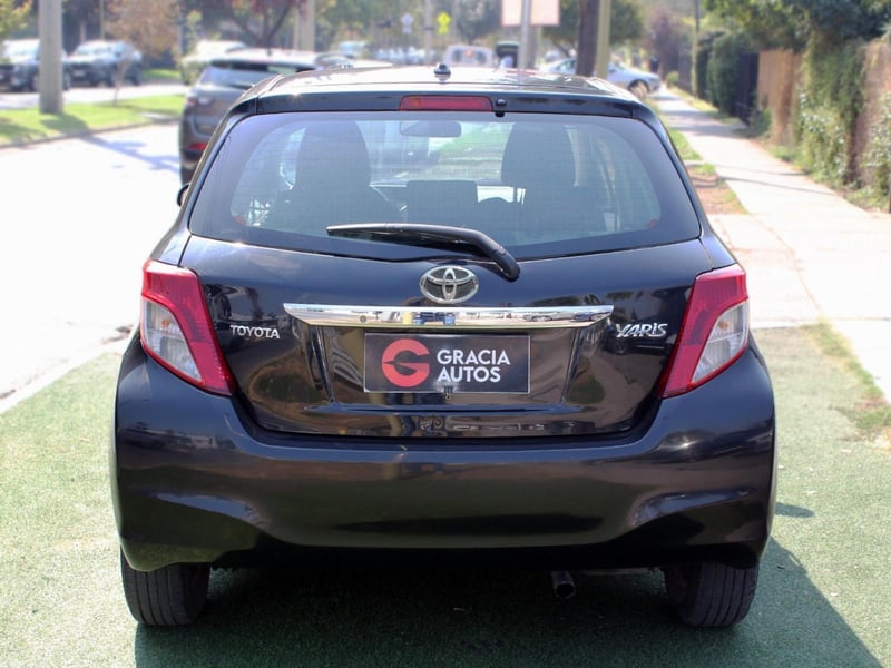 Toyota YARIS SPORT GLI 1.3 MT 2012 - Imagen 5 de 8