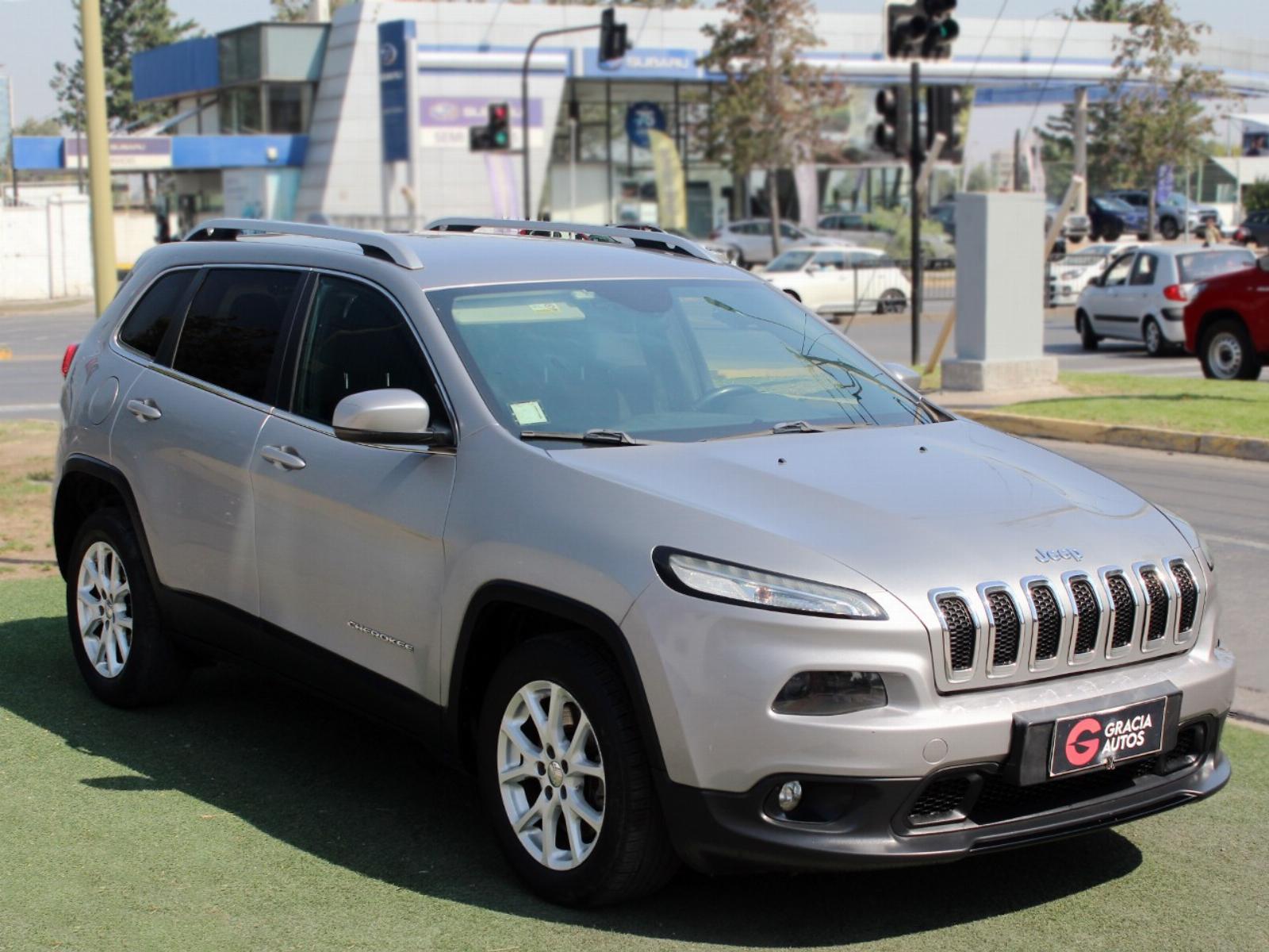 Jeep CHEROKEE LONGITUDE 2,4 AUT 2017 - Foto 2 de 8