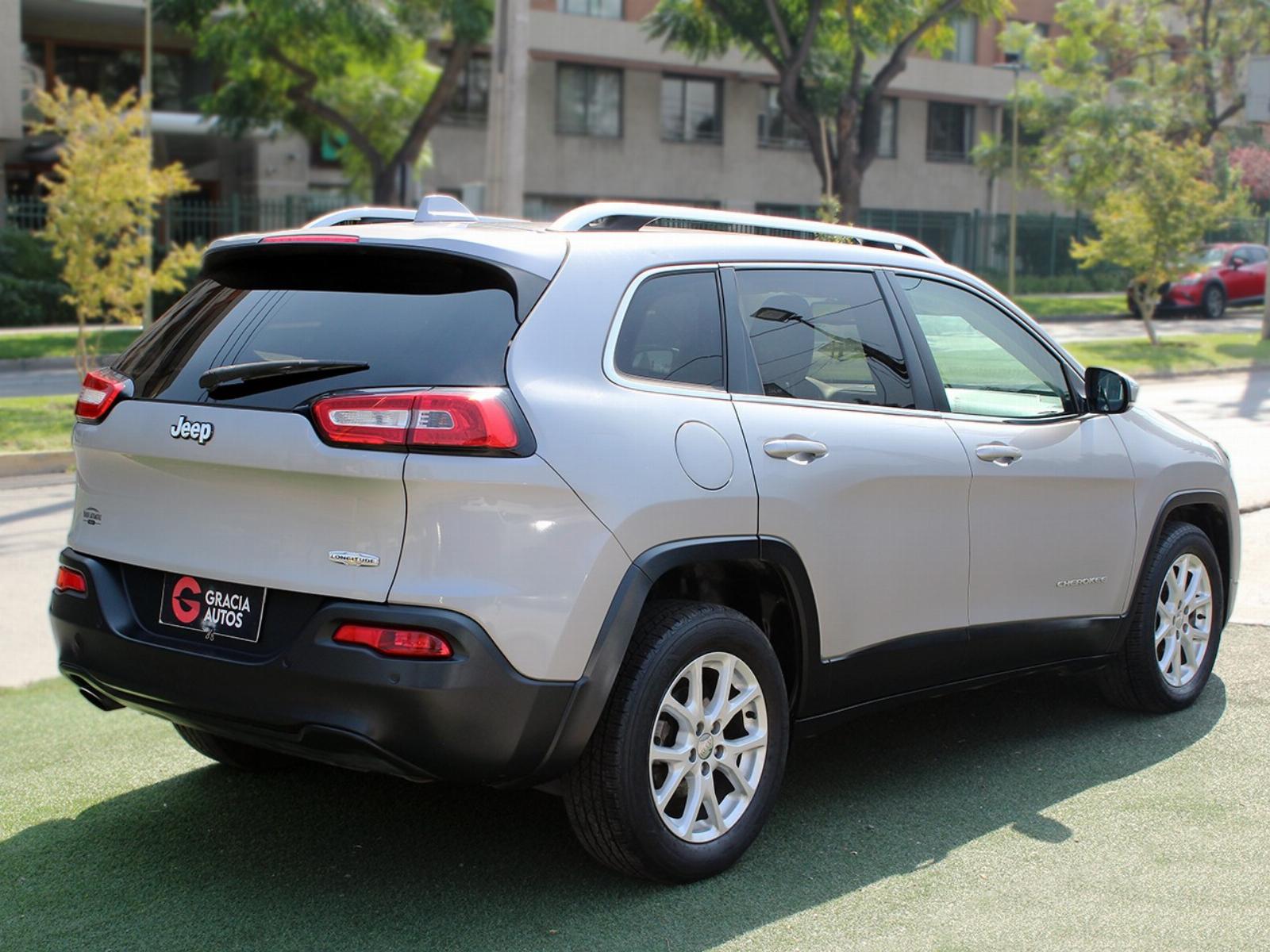 Jeep CHEROKEE LONGITUDE 2,4 AUT 2017 - Foto 4 de 8