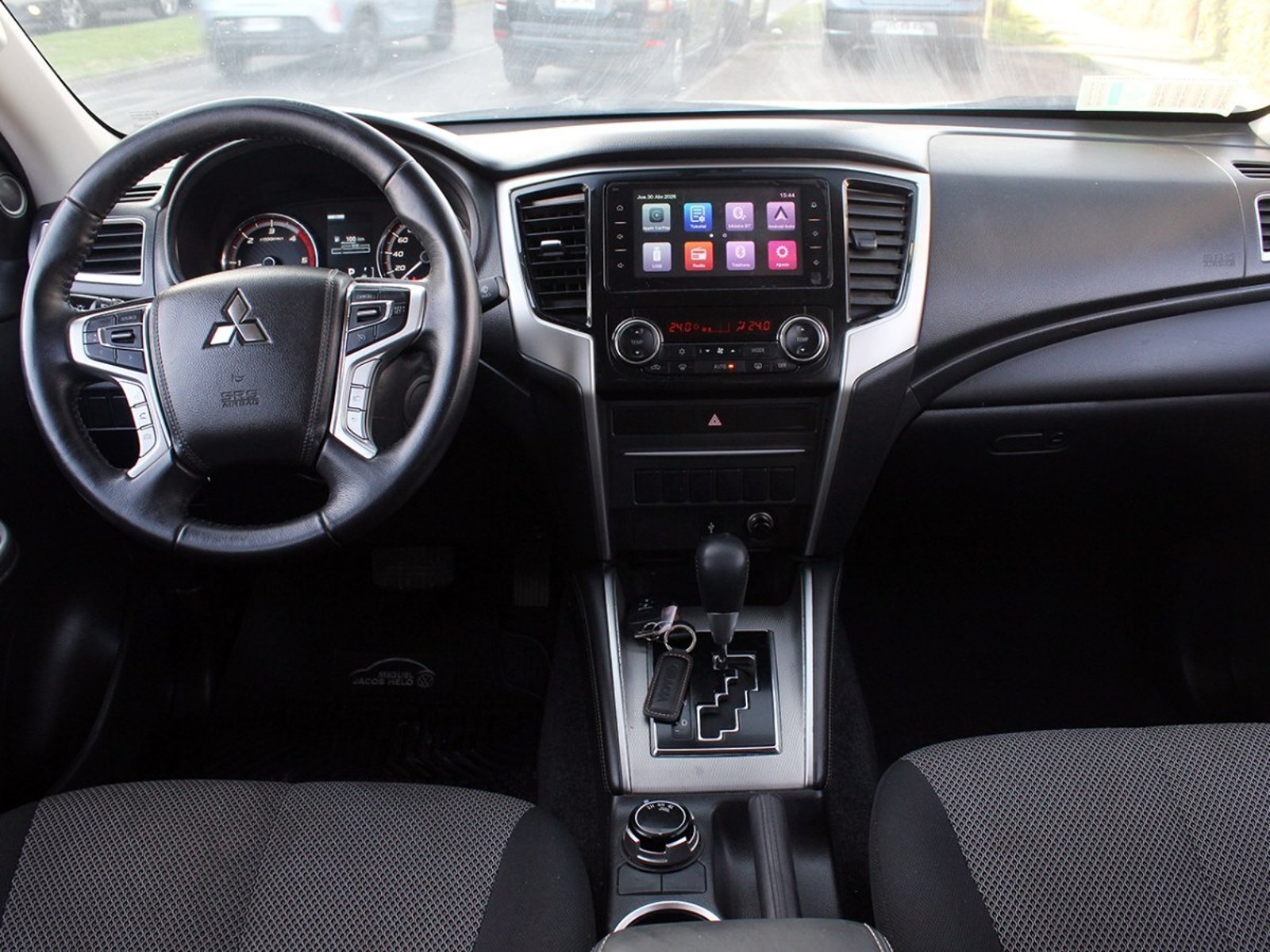 MITSUBISHI L200 DAKAR 2.4 AUT 4X4 2023 - Imagen 9 de 10