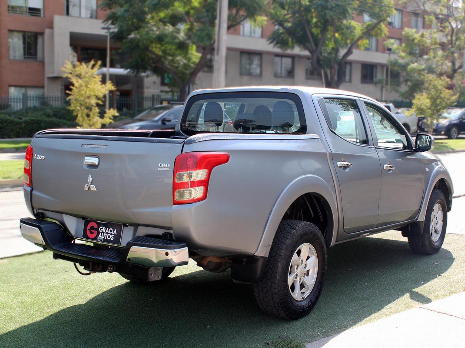 Mitsubishi L200 KATANA CR 2.4 2017 - Foto 4 de 8