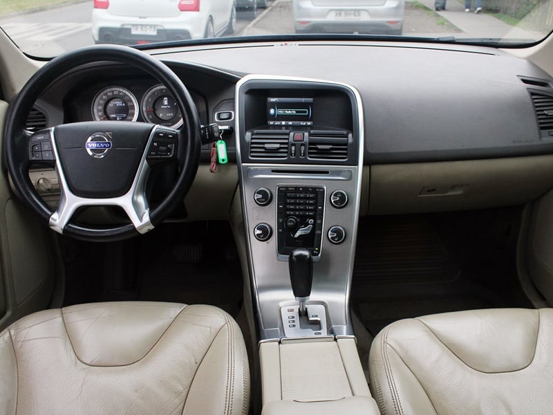 Volvo XC60 2.0 T5 PLUS 4X2 AT 5P 2013 - Imagen 9 de 10