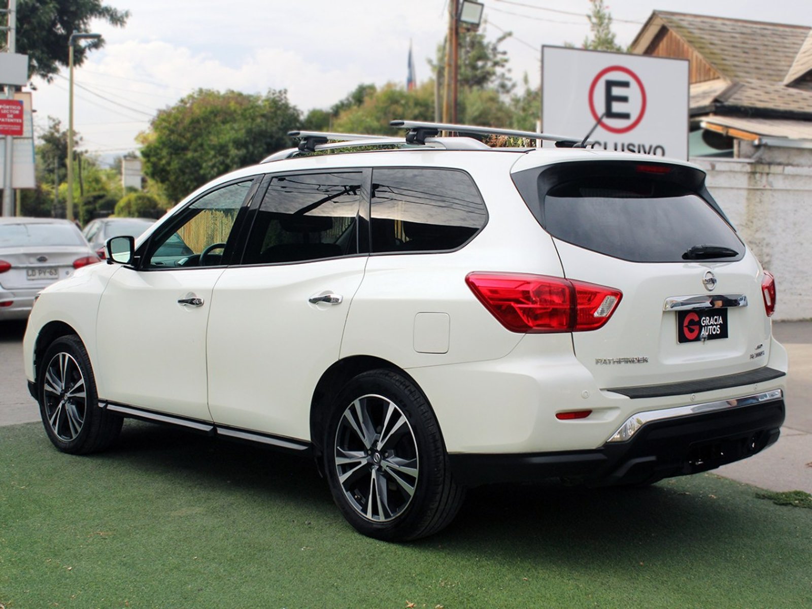 NISSAN PATHFINDER EXCLUSIVE 4X4 3.5 AUT 2017 - Imagen 6 de 10