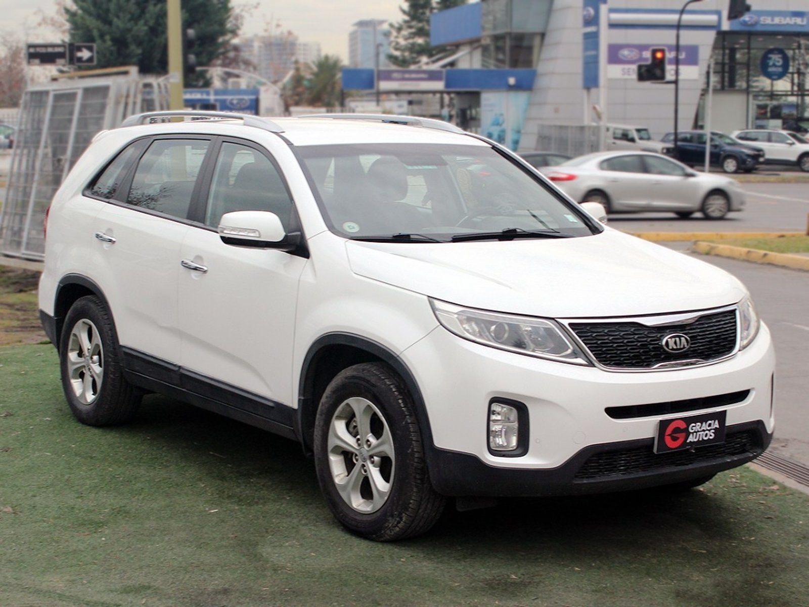 Kia SORENTO 2.2 EX DIESEL 4X2 7PAS 6MT 5P 2014 - Foto 3 de 10