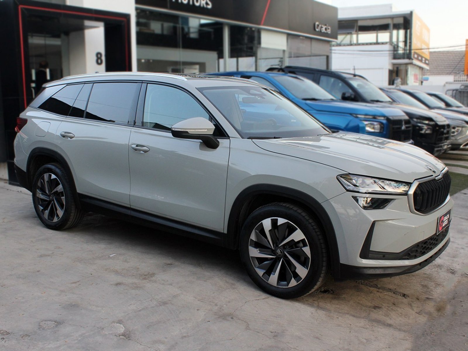 Skoda KODIAQ 2.0 TSI AUTO DESING 4WD 2025 - Foto 3 de 10