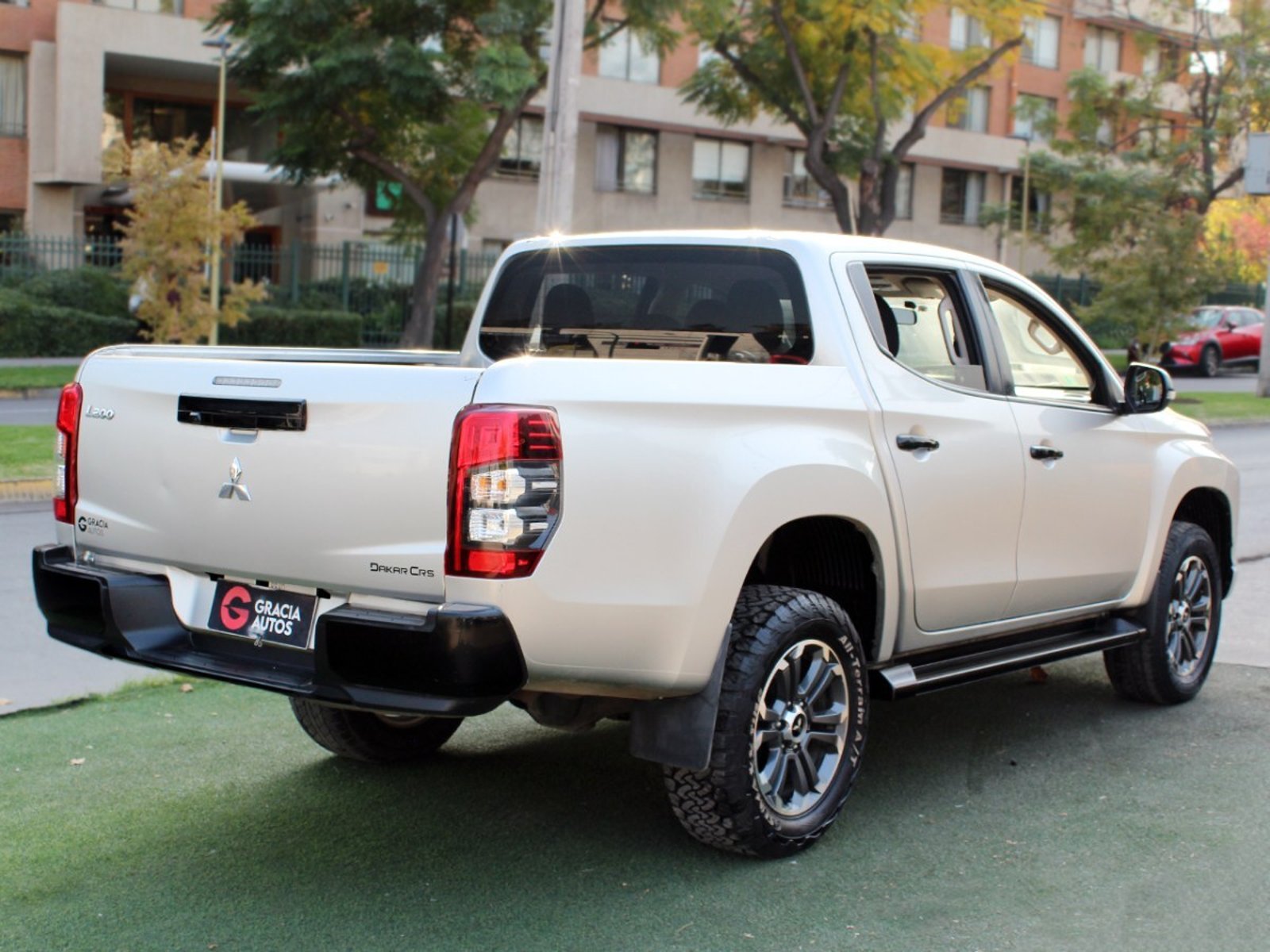 MITSUBISHI L200 DAKAR 2.4 AUT 4X4 2023 - Imagen 4 de 10