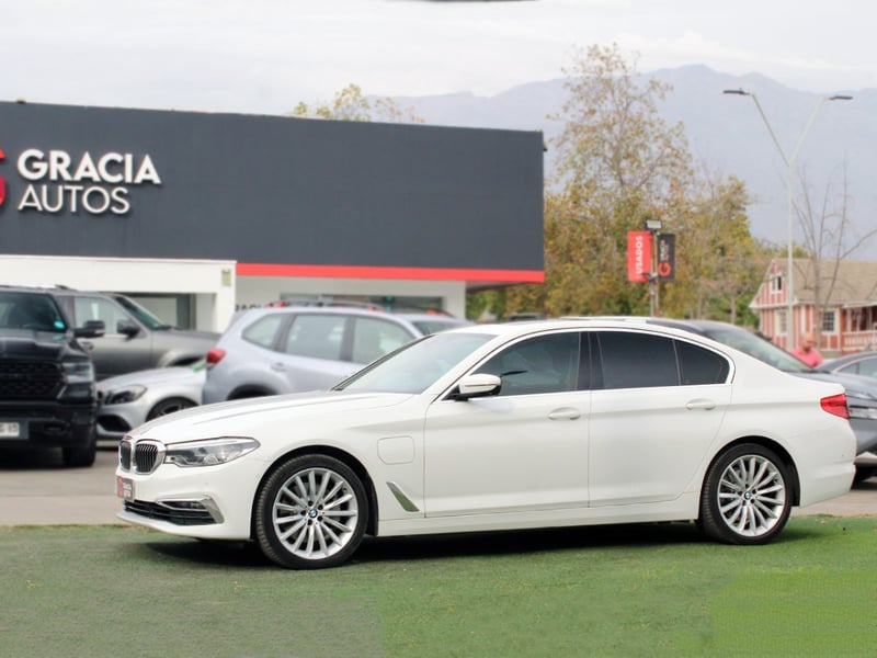BMW 530 E iPERFORMANCE LUXURY HIBRIDO 2021