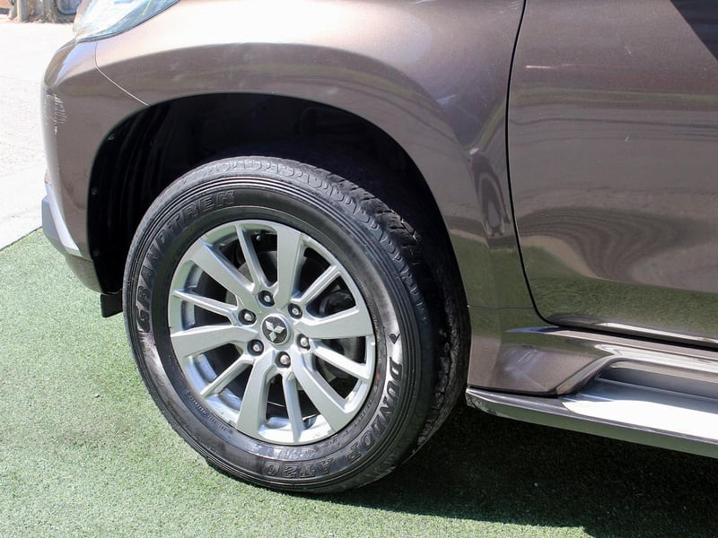 Mitsubishi MONTERO SPORT AT 4X2 2.4 DIESEL 2018 - Imagen 8 de 8