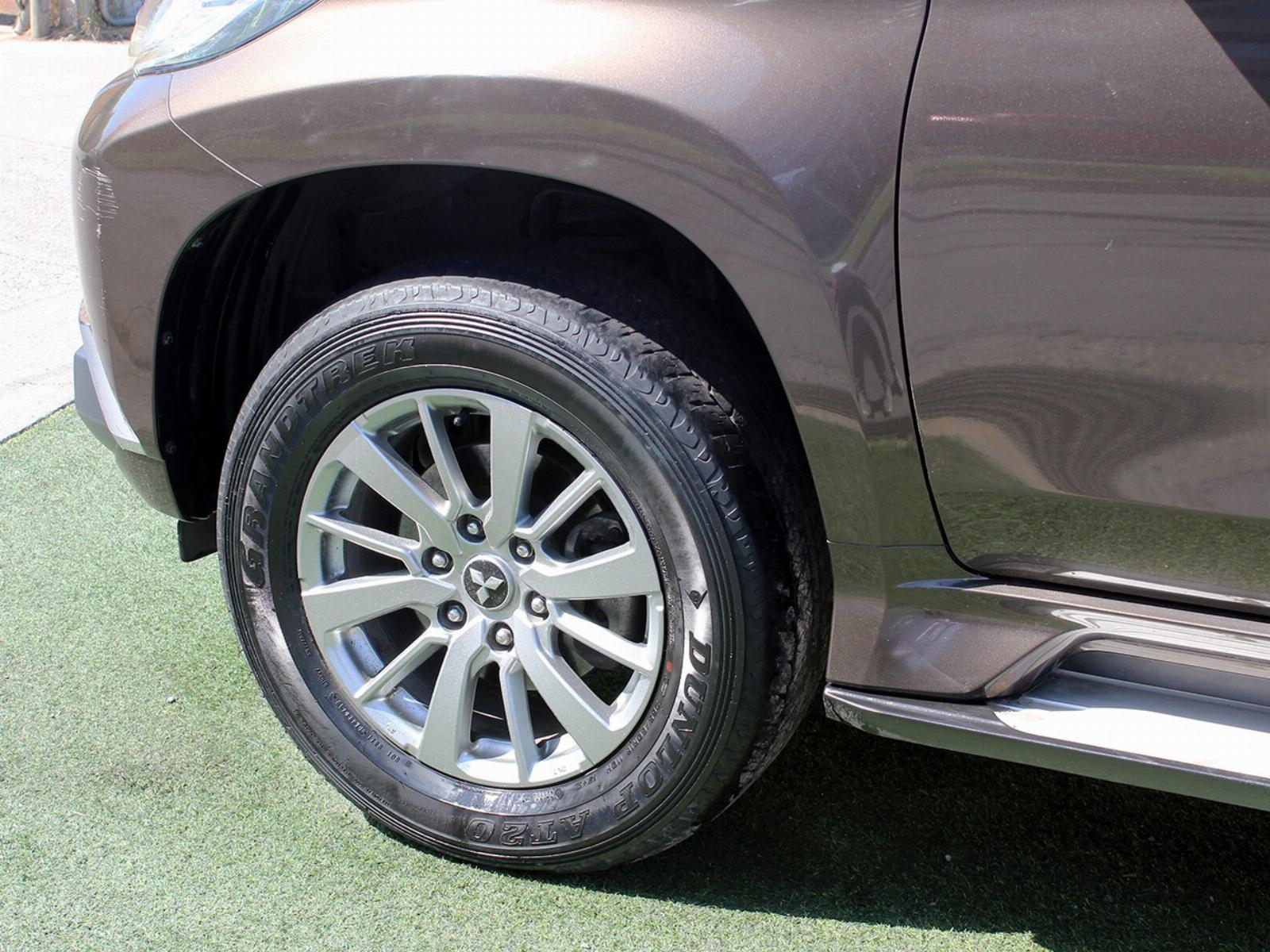 MITSUBISHI MONTERO SPORT AT 4X2 2.4 DIESEL 2018 - Imagen 5 de 5