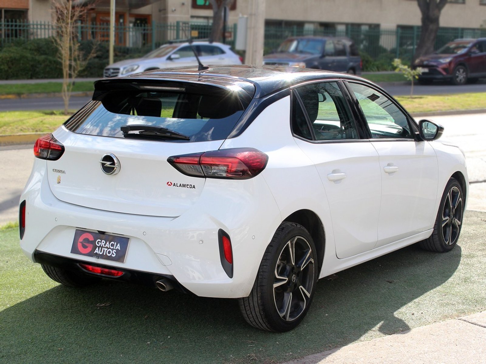 Opel CORSA 1.2T EDITION GS LINE 4X2 100HP AT 2022 - Imagen 4 de 10