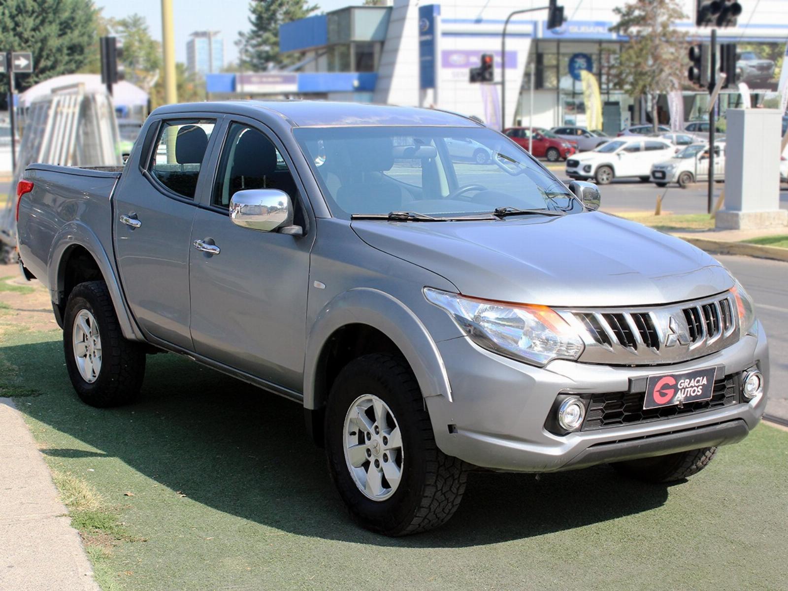Mitsubishi L200 KATANA CR 2.4 2017 - Foto 2 de 8