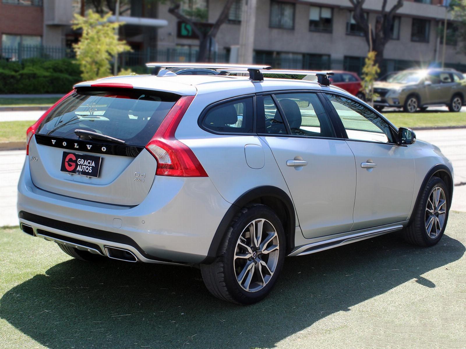 VOLVO V60 CC D4 COMFORT AWD 2.4 2017 - Imagen 4 de 8