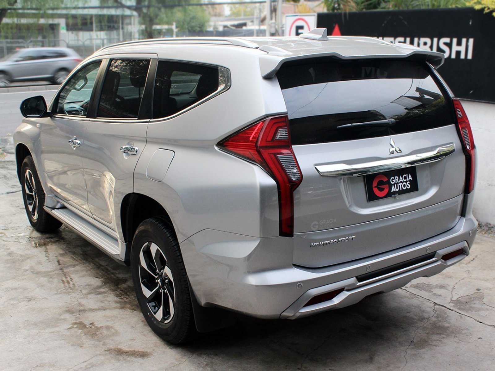 MITSUBISHI MONTERO SPORT 3.0 2WD AT 2025 - Imagen 6 de 10