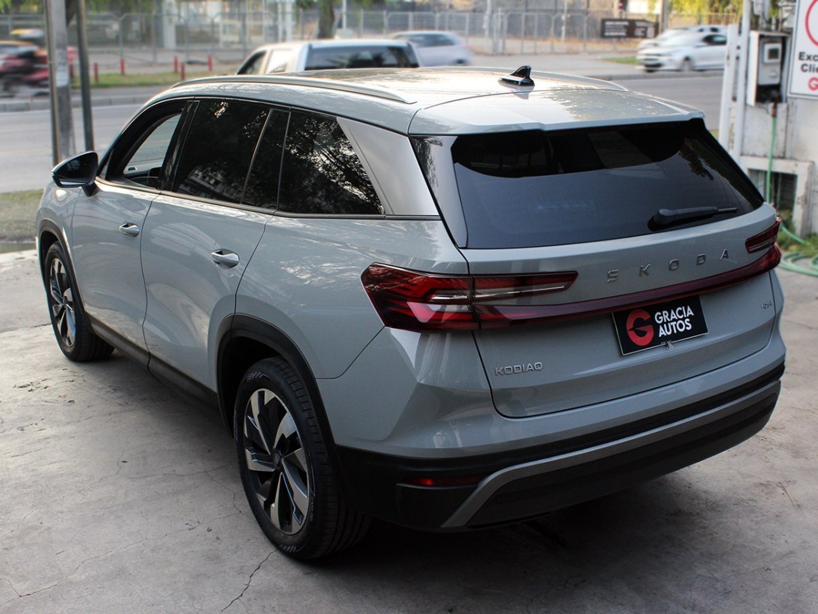 SKODA KODIAQ 2.0 TSI AUTO DESING 4WD 2025 - Imagen 6 de 10