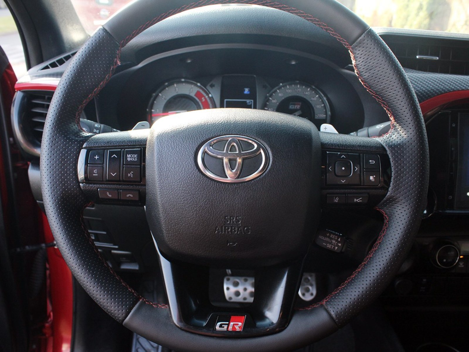 TOYOTA HILUX 2.8 GR-S DIESEL 4X4 AT 2024 - Imagen 10 de 10